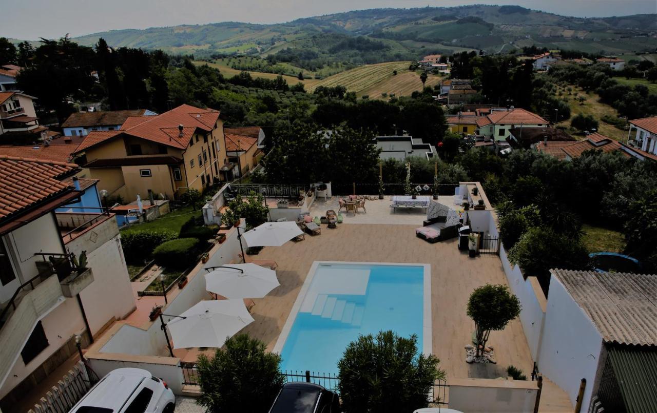 Bed And Breakfast La Pecora Rosa Sant'Omero Exterior photo